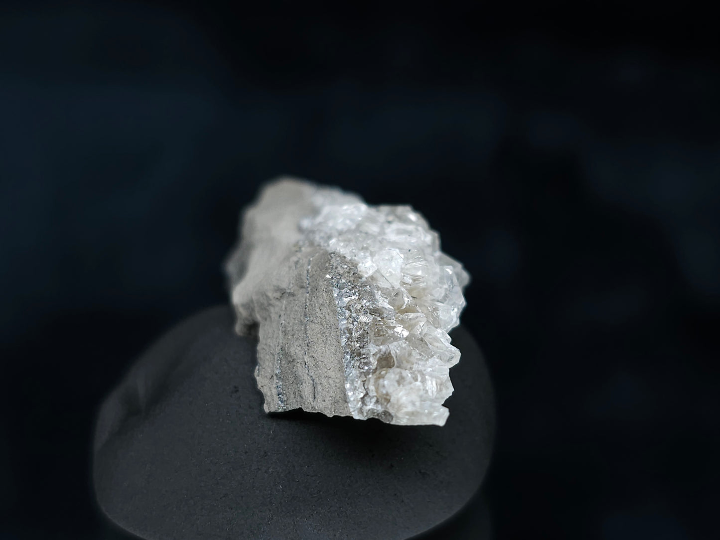 #33620 Super clear Nailhead Spar Calcite tiny cluster