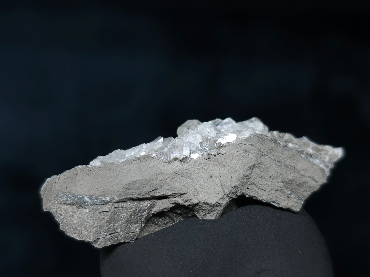 #33620 Super clear Nailhead Spar Calcite tiny cluster