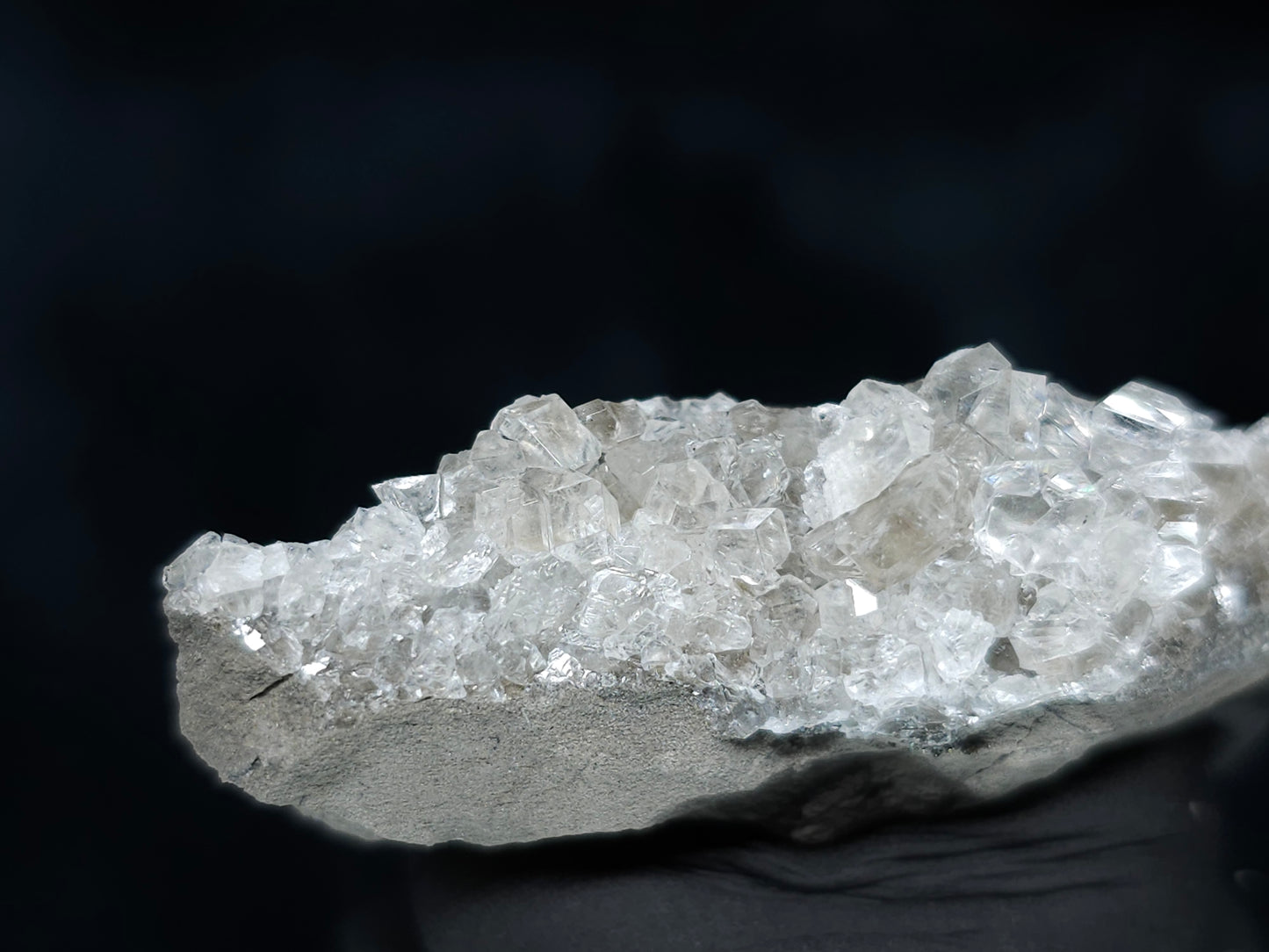 #33620 Super clear Nailhead Spar Calcite tiny cluster
