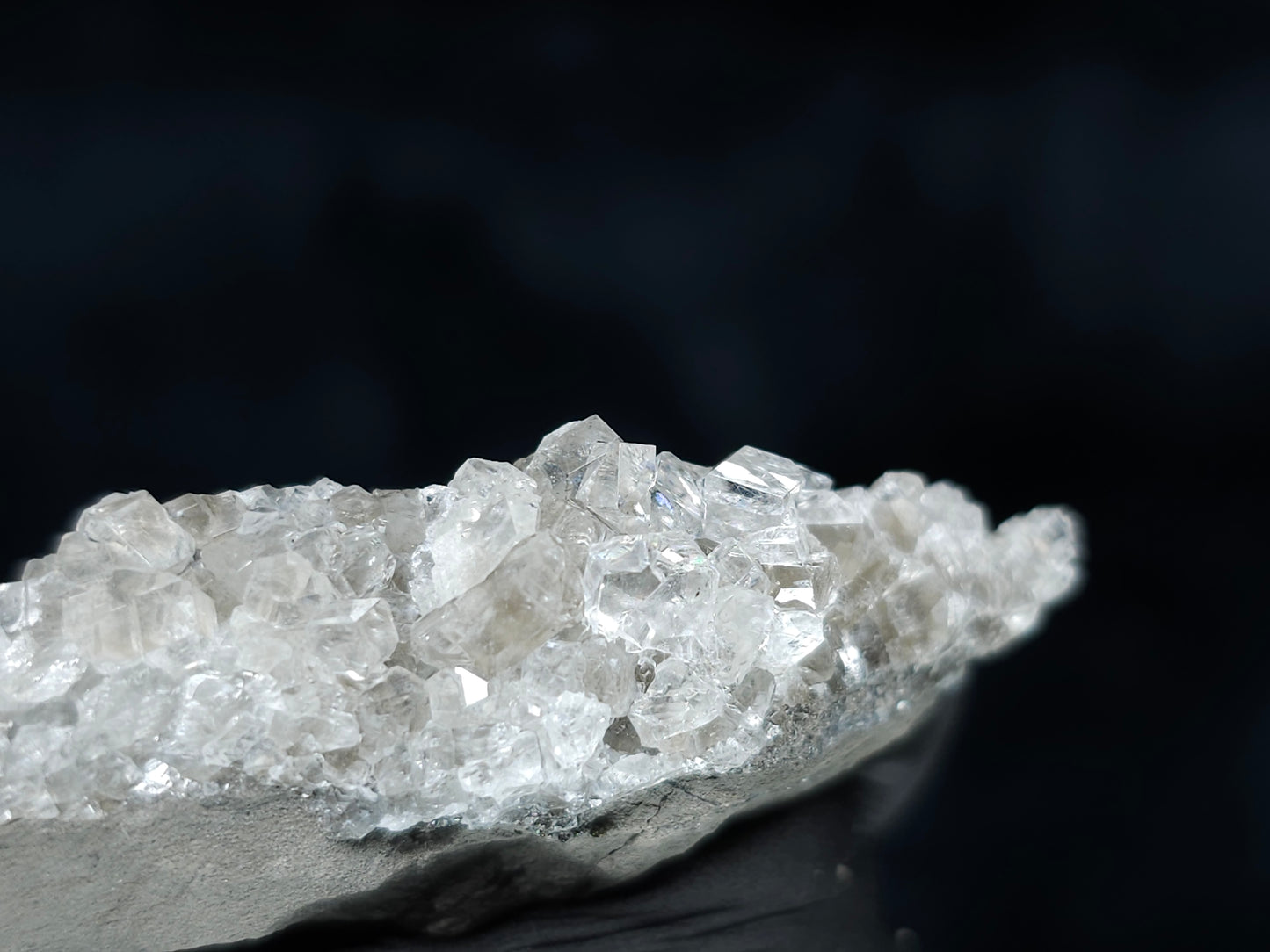 #33620 Super clear Nailhead Spar Calcite tiny cluster