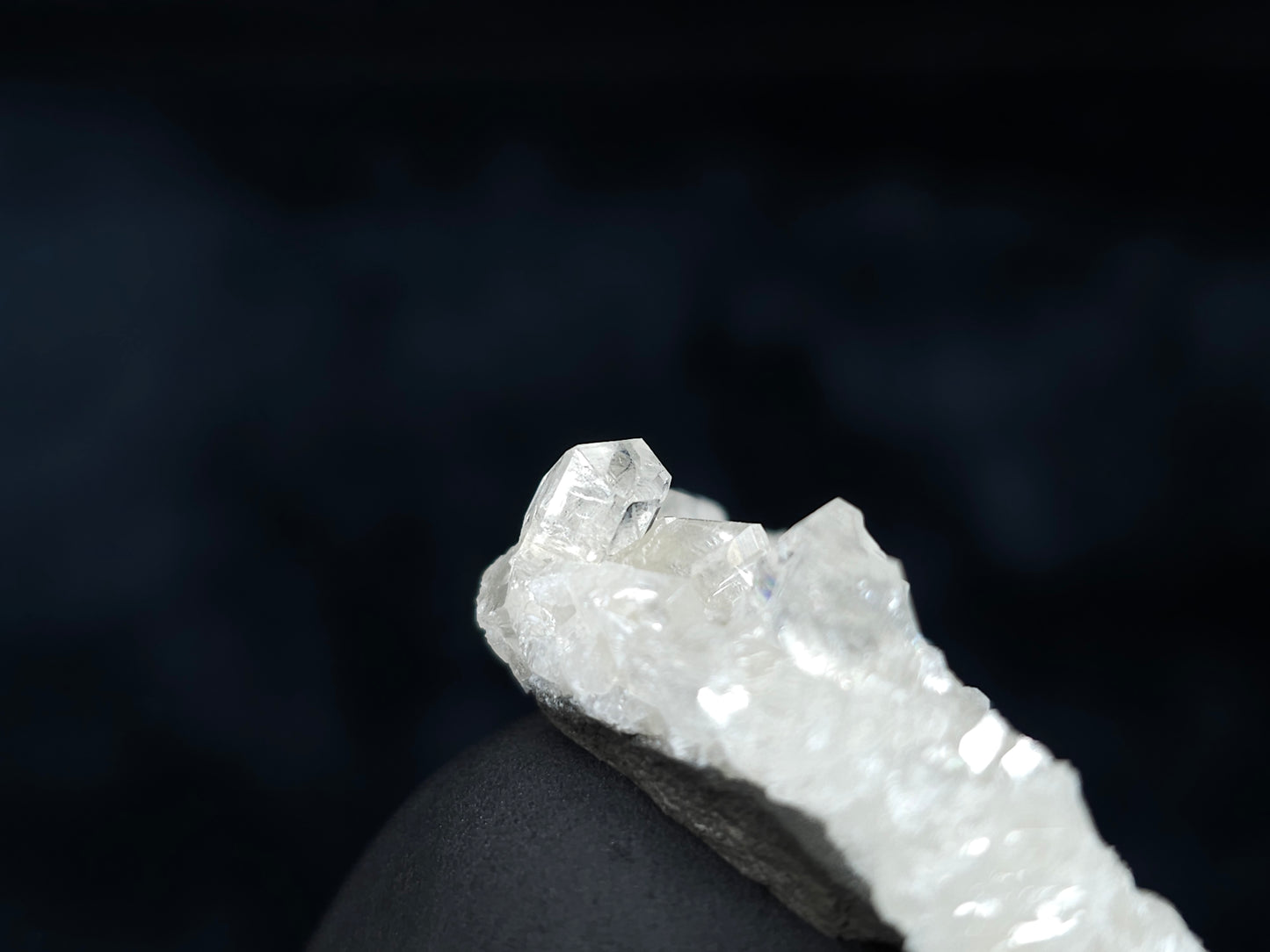 #33623 Super clear Nailhead Spar Calcite tiny cluster