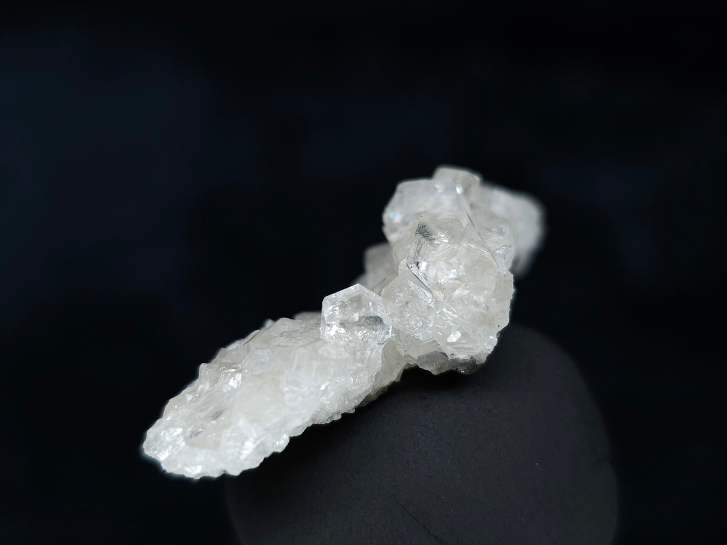 #33623 Super clear Nailhead Spar Calcite tiny cluster