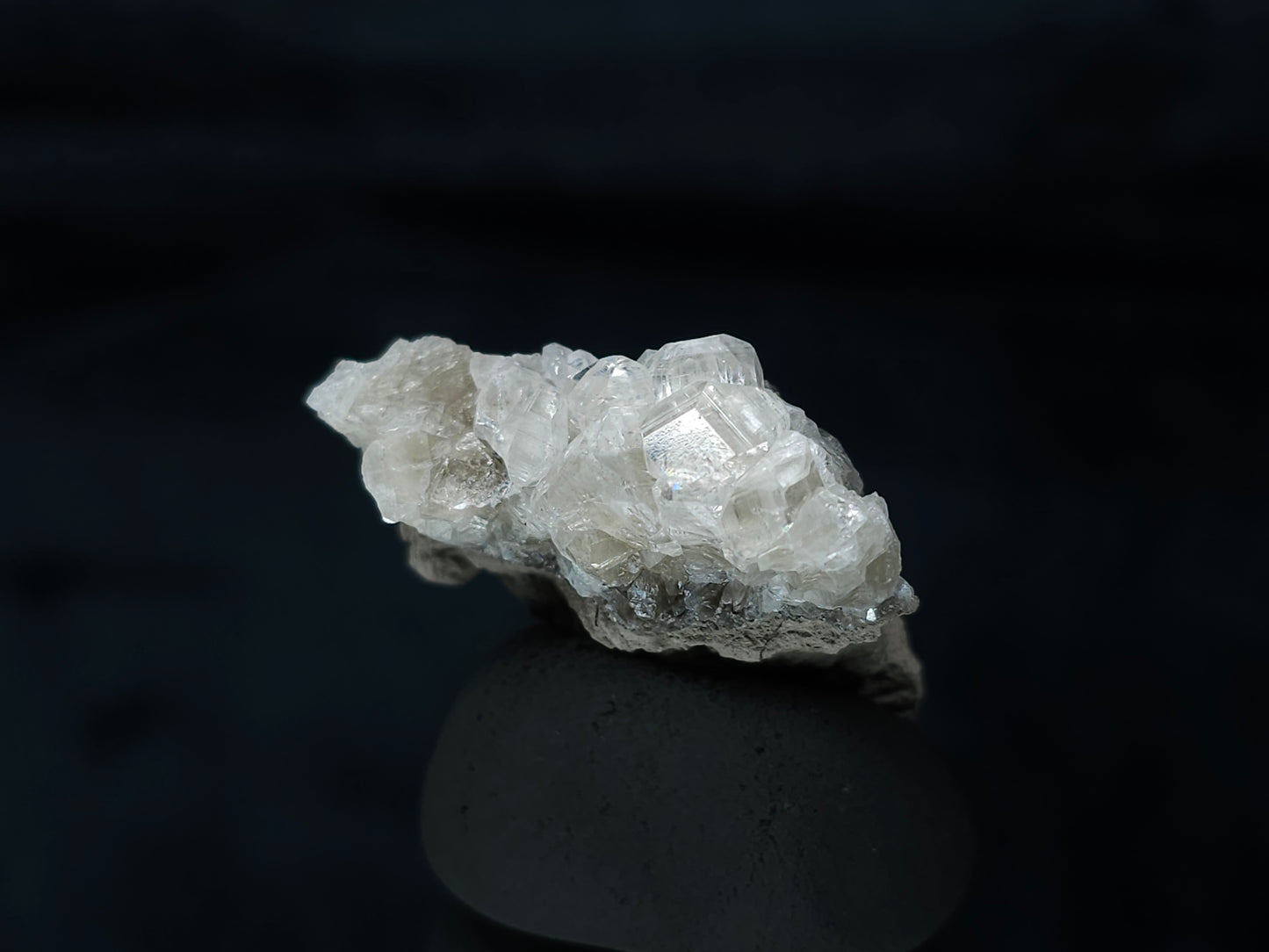 #33627 Super clear Nailhead Spar Calcite tiny cluster