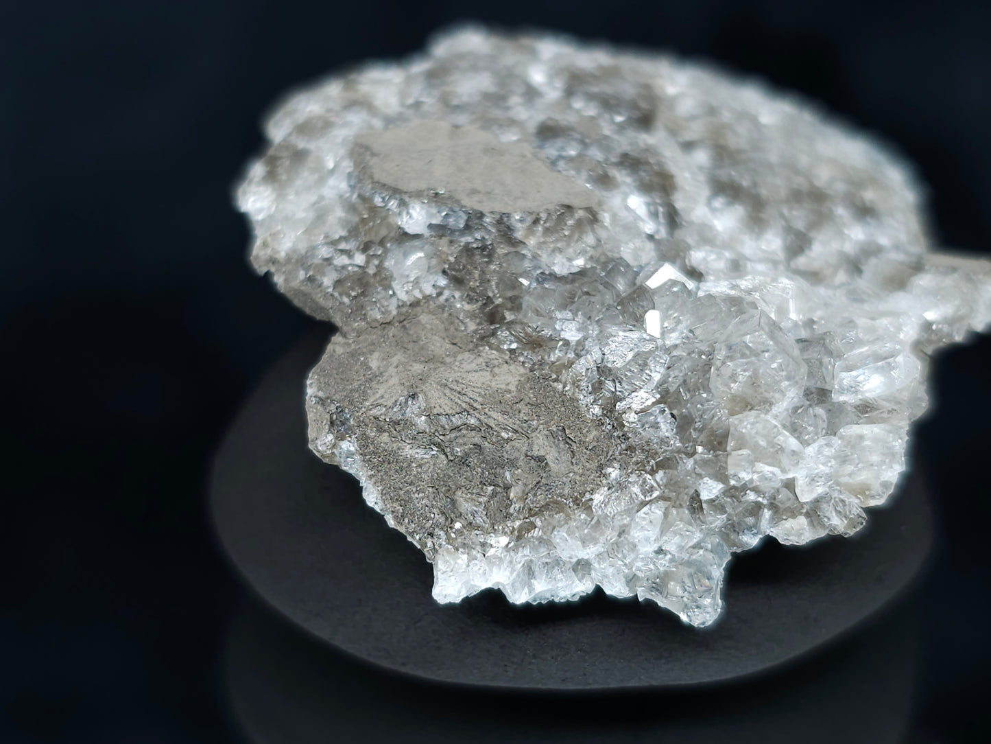 #33628 Super clear Nailhead Spar Calcite tiny cluster
