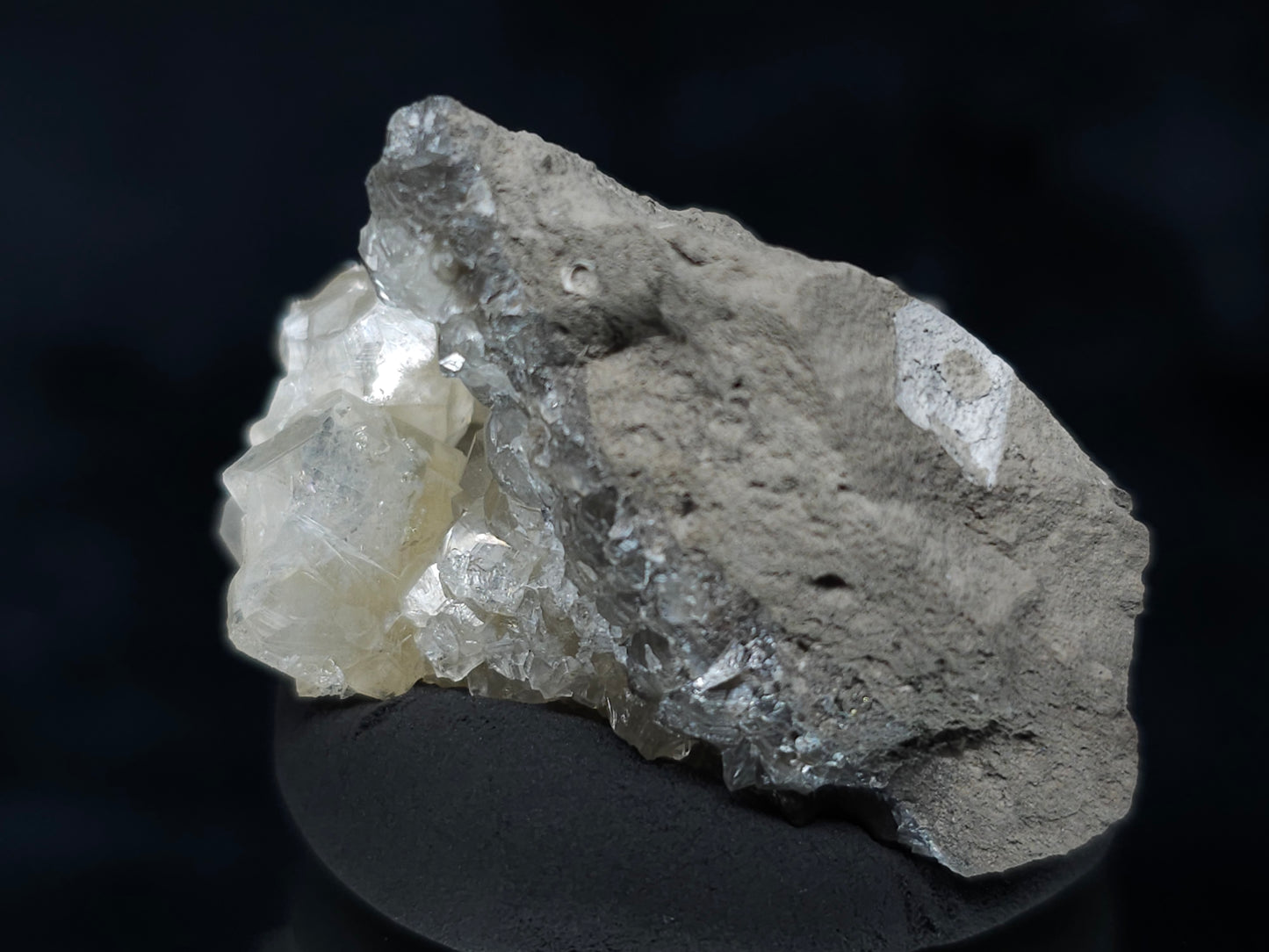 #33629  Super clear Nailhead Spar Calcite tiny cluster