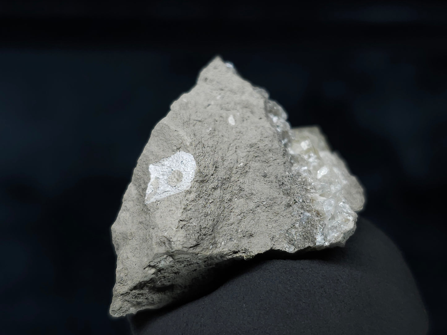 #33629  Super clear Nailhead Spar Calcite tiny cluster