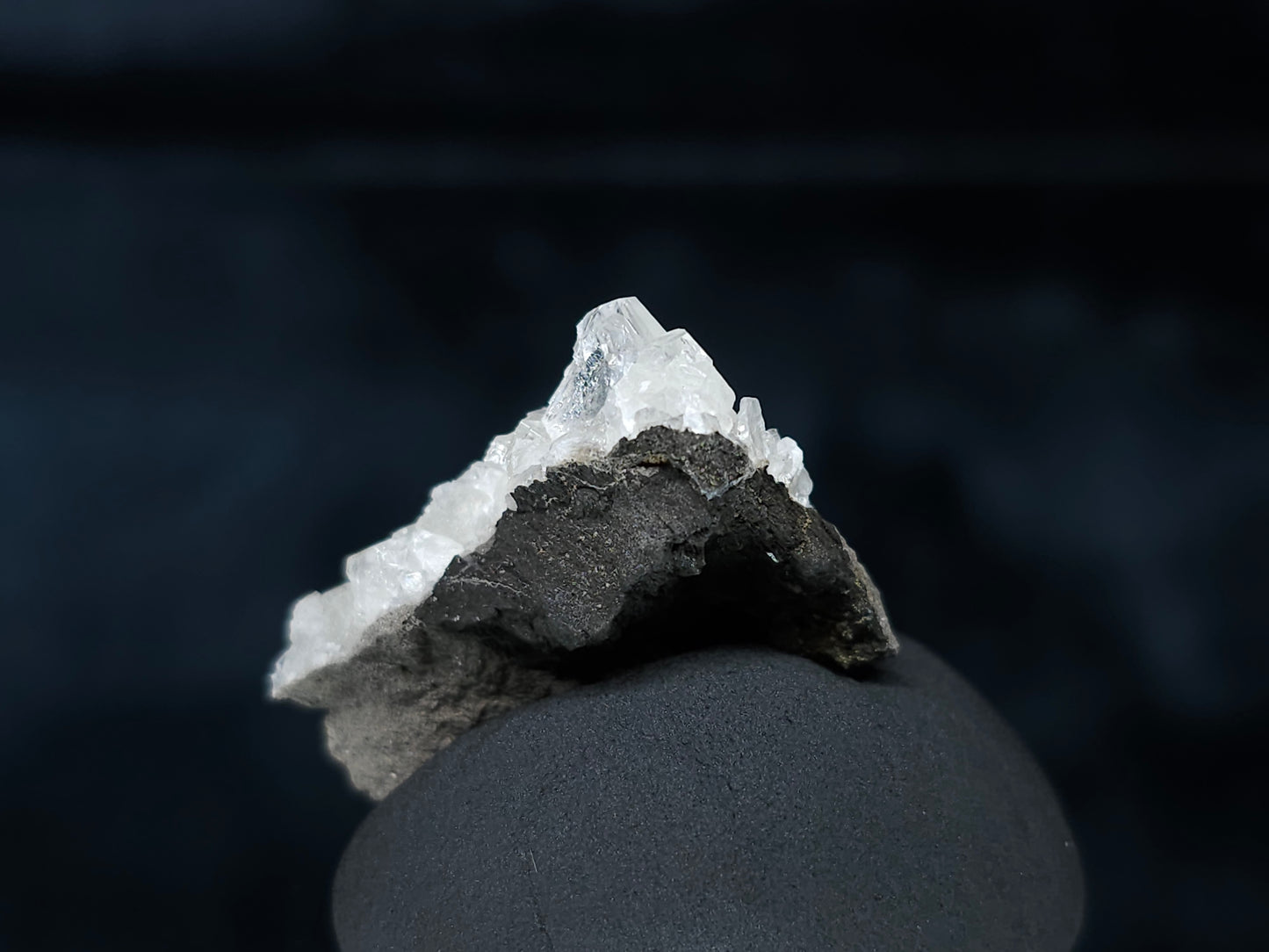#33630 Super clear Nailhead Spar Calcite tiny cluster