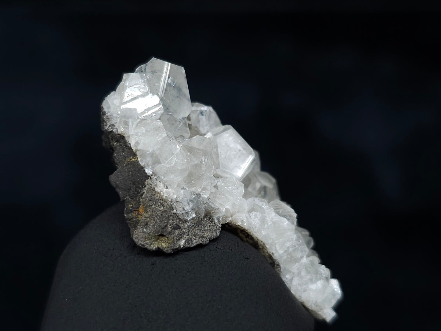#33630 Super clear Nailhead Spar Calcite tiny cluster