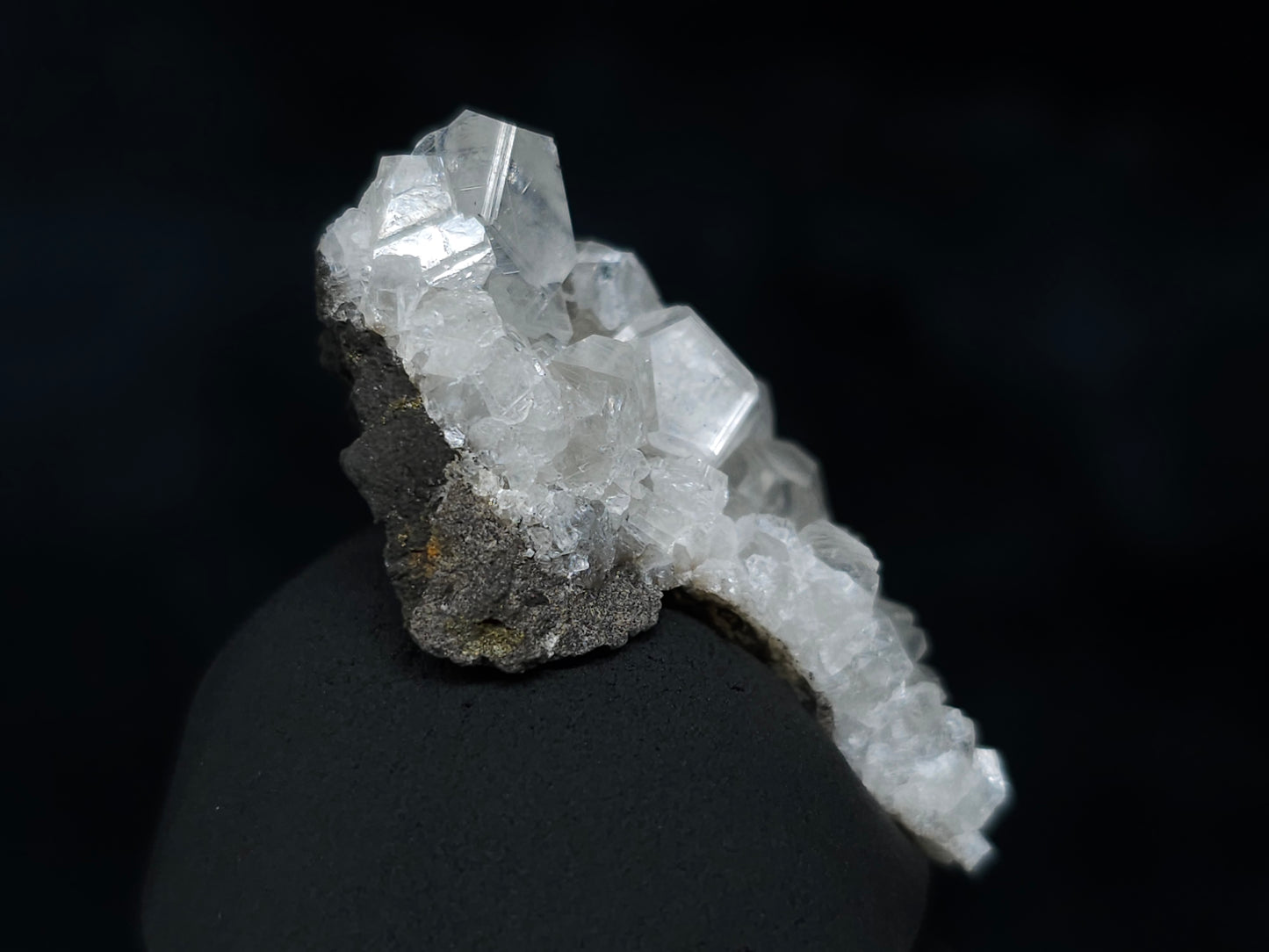 #33630 Super clear Nailhead Spar Calcite tiny cluster
