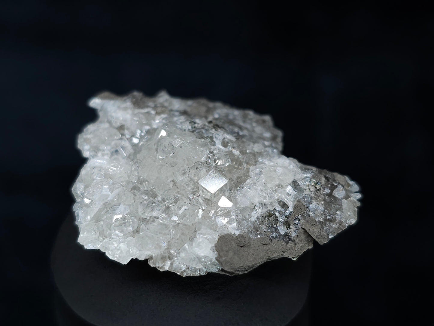 #33631  Super clear Nailhead Spar Calcite tiny cluster