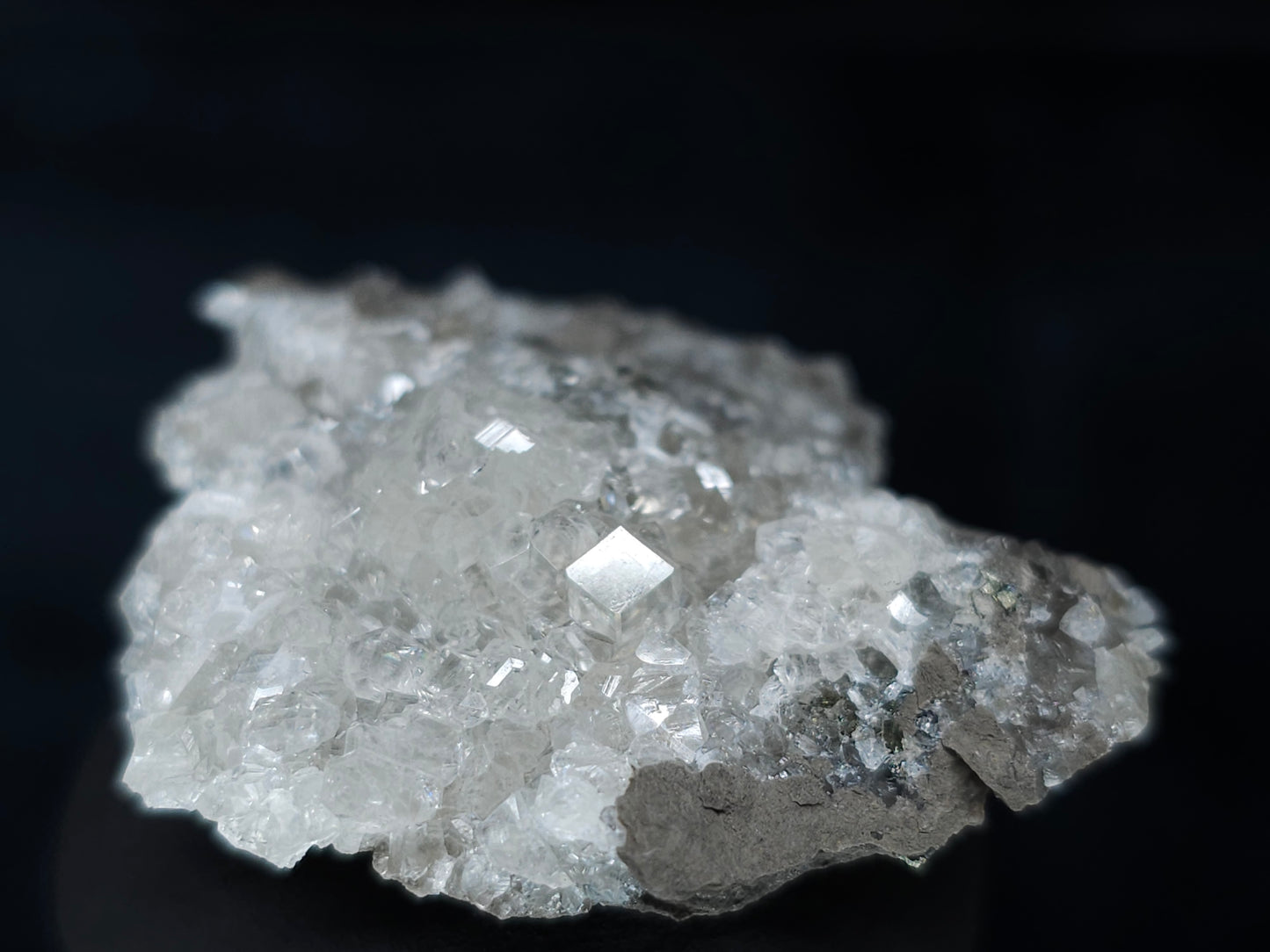 #33631  Super clear Nailhead Spar Calcite tiny cluster
