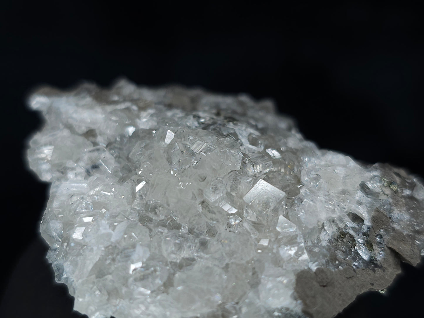 #33631  Super clear Nailhead Spar Calcite tiny cluster
