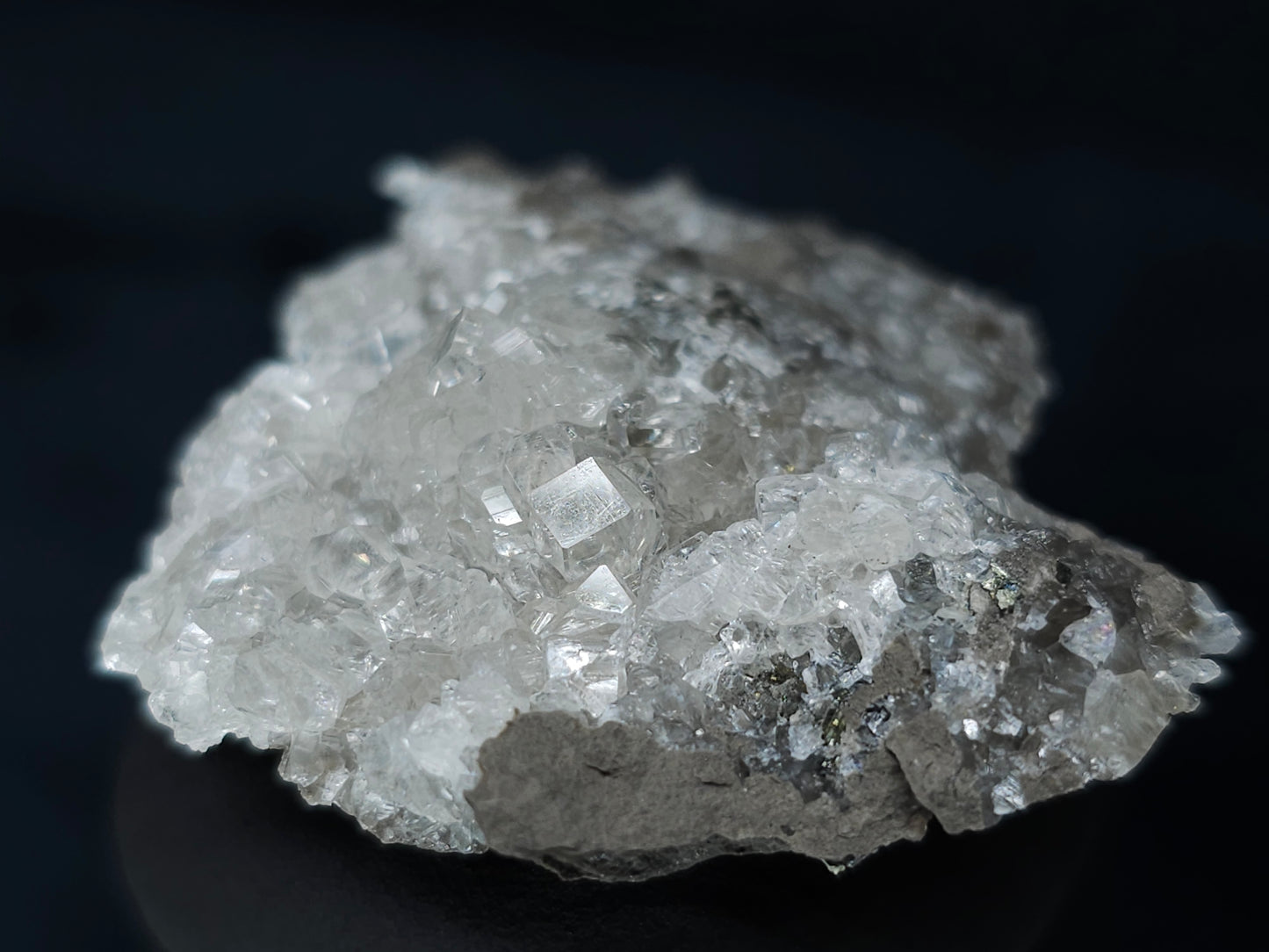 #33631  Super clear Nailhead Spar Calcite tiny cluster