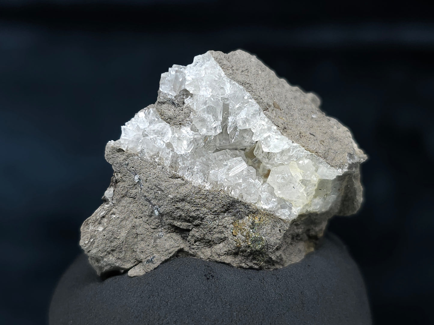 #33632 Super clear Nailhead Spar Calcite tiny cluster