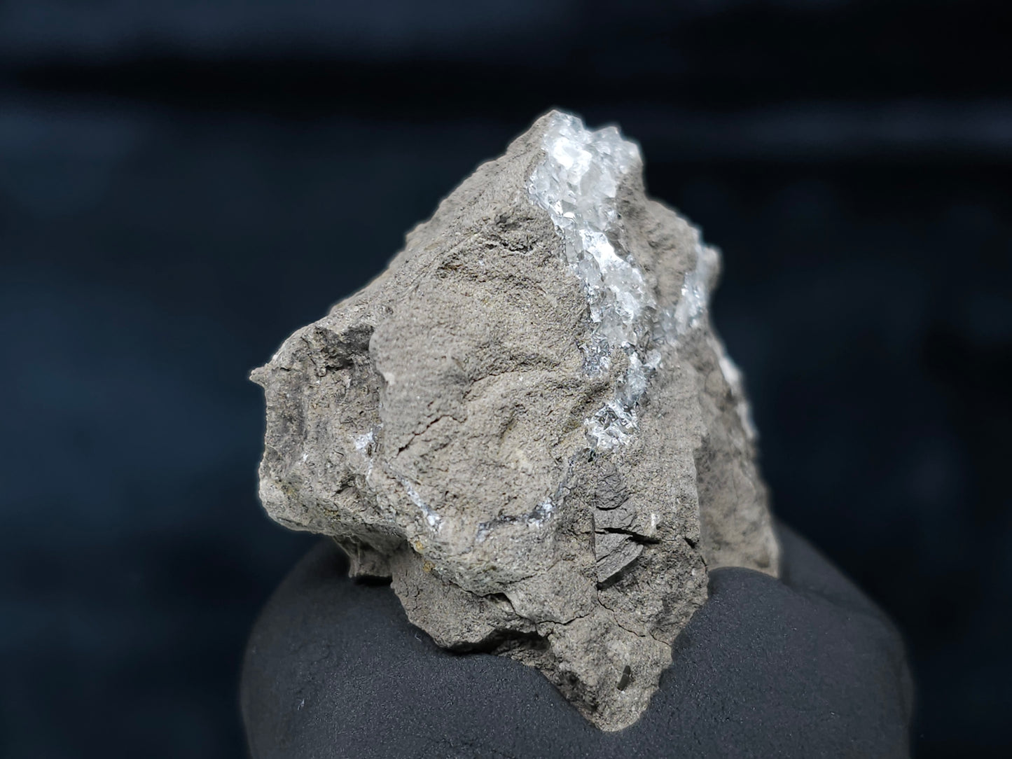 #33632 Super clear Nailhead Spar Calcite tiny cluster