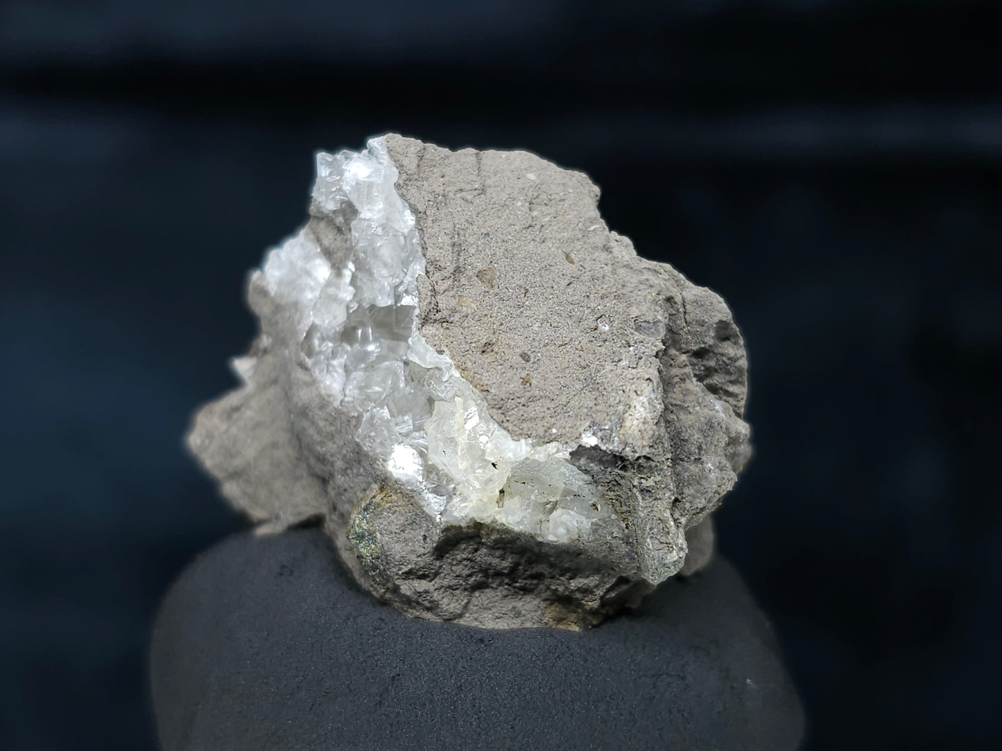#33632 Super clear Nailhead Spar Calcite tiny cluster