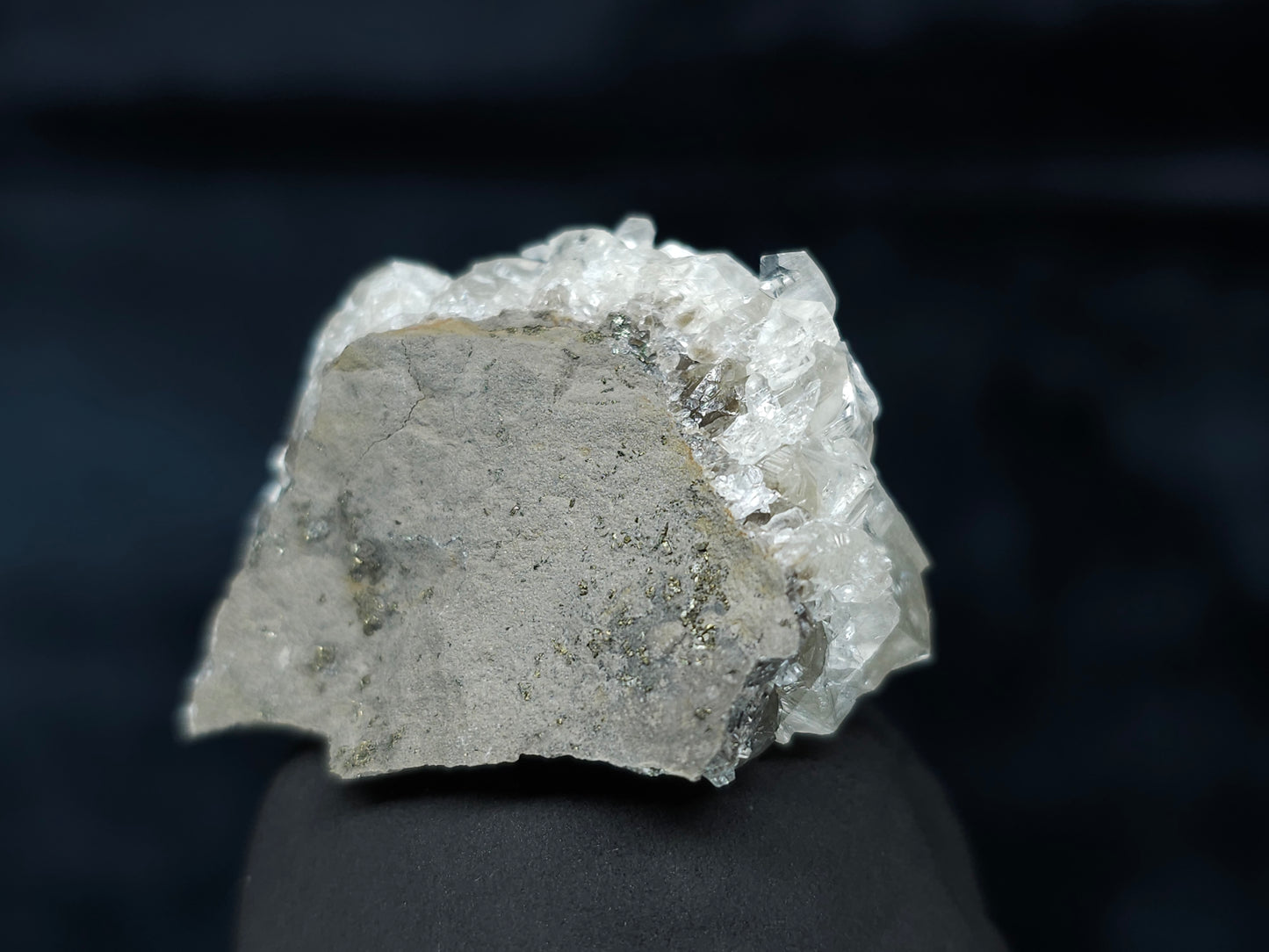 #33633 Super clear Nailhead Spar Calcite tiny cluster