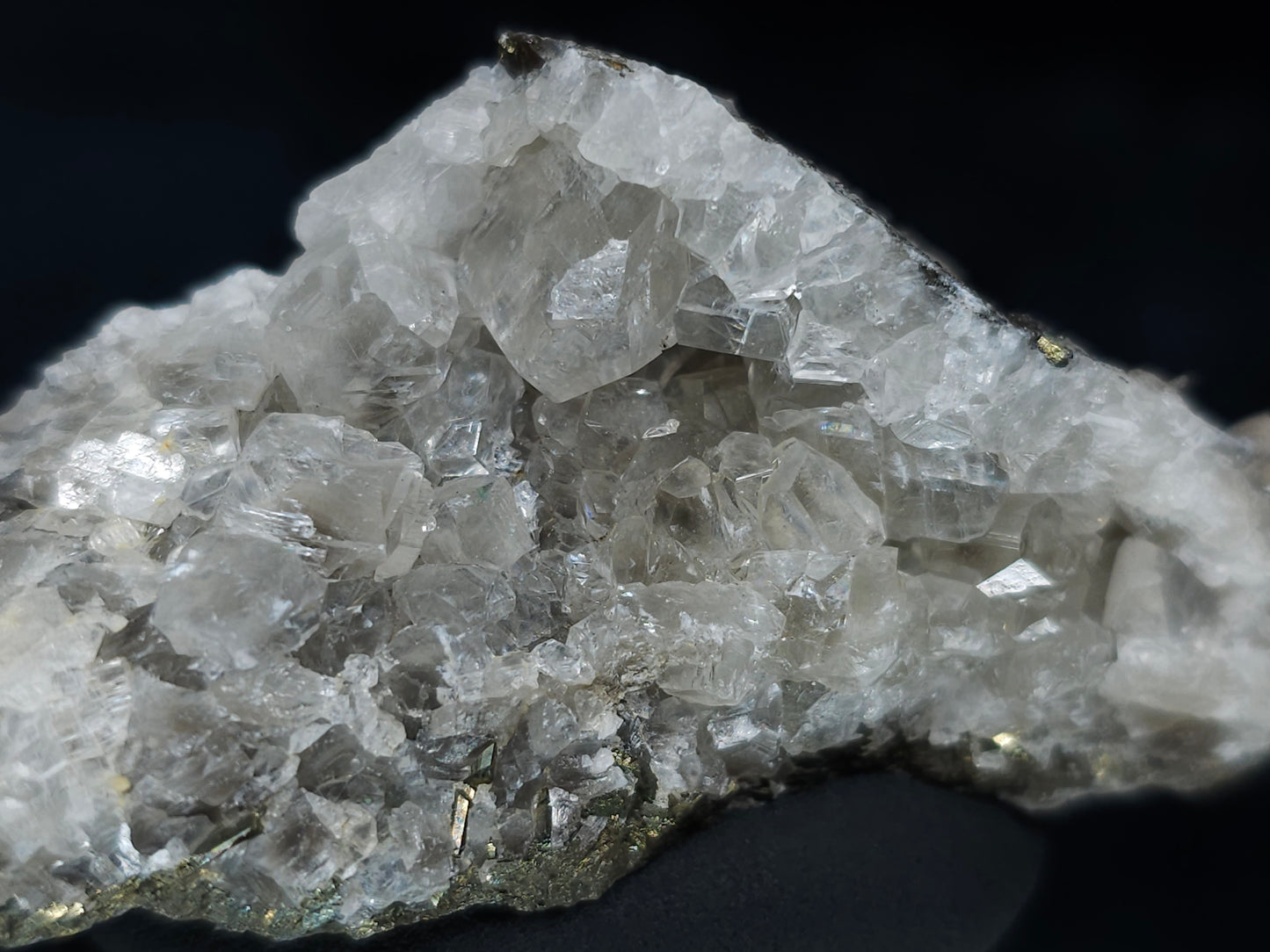 #33636 Super clear Nailhead Spar Calcite tiny cluster