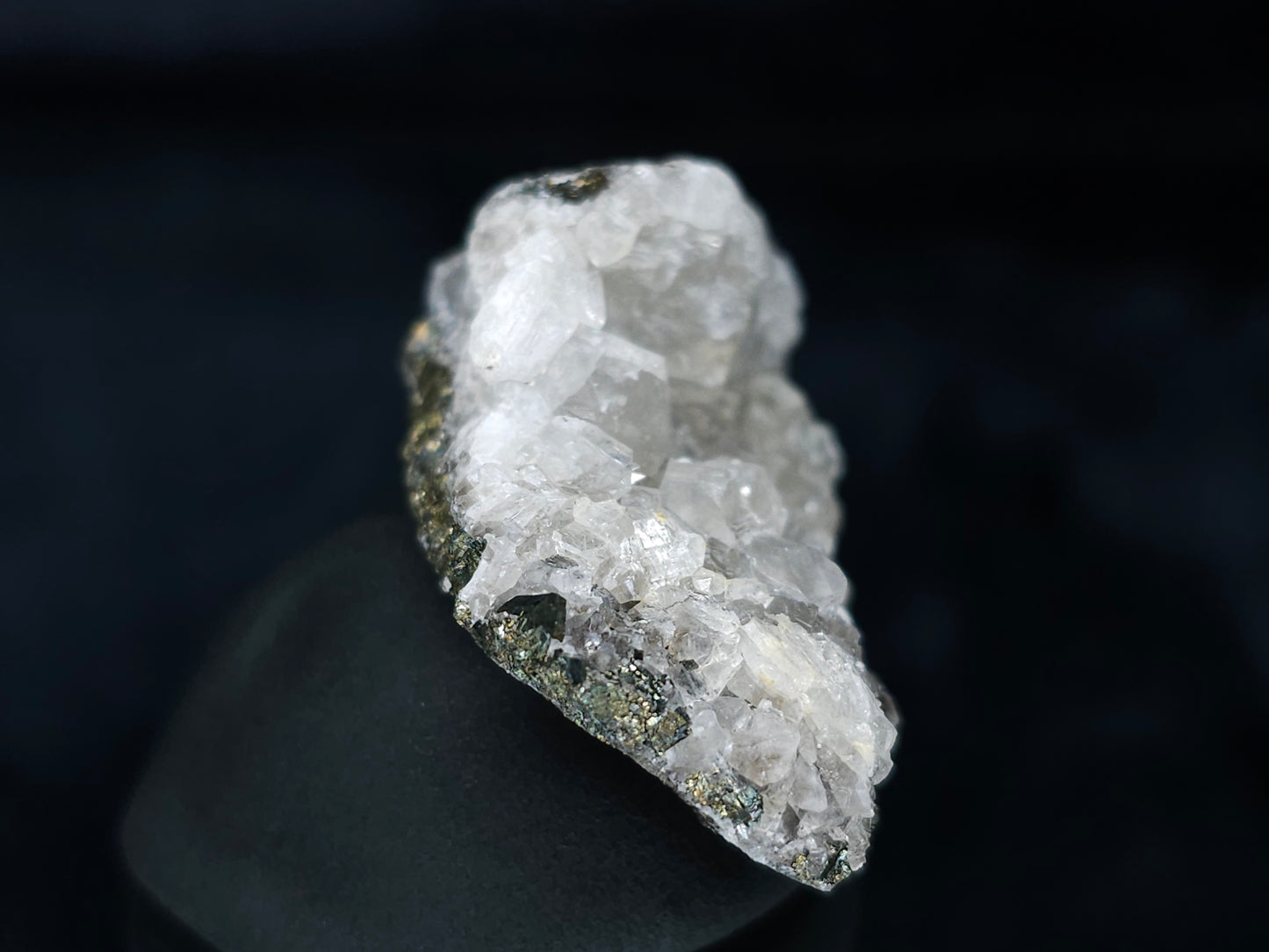 #33636 Super clear Nailhead Spar Calcite tiny cluster