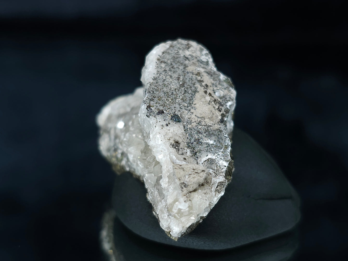 #33636 Super clear Nailhead Spar Calcite tiny cluster