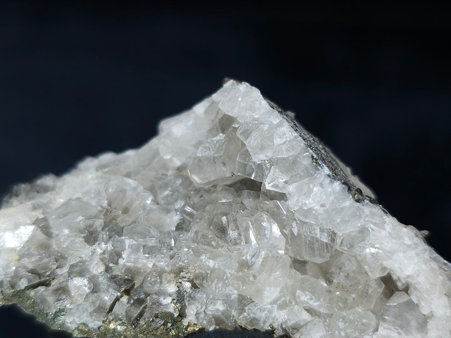 #33636 Super clear Nailhead Spar Calcite tiny cluster