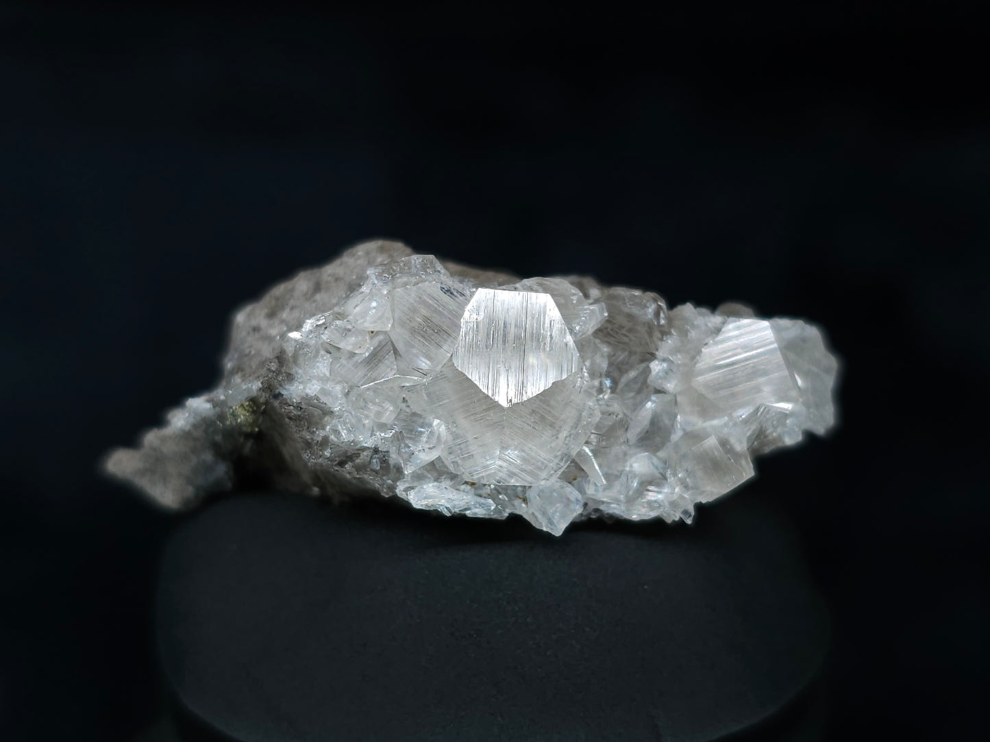 #33638 Super clear Nailhead Spar Calcite tiny cluster Chalcopyrite ore and multiple small fossils in the matrix
