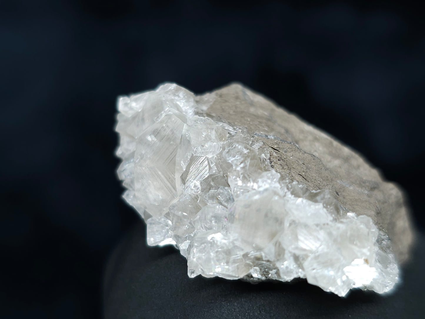 #33638 Super clear Nailhead Spar Calcite tiny cluster Chalcopyrite ore and multiple small fossils in the matrix