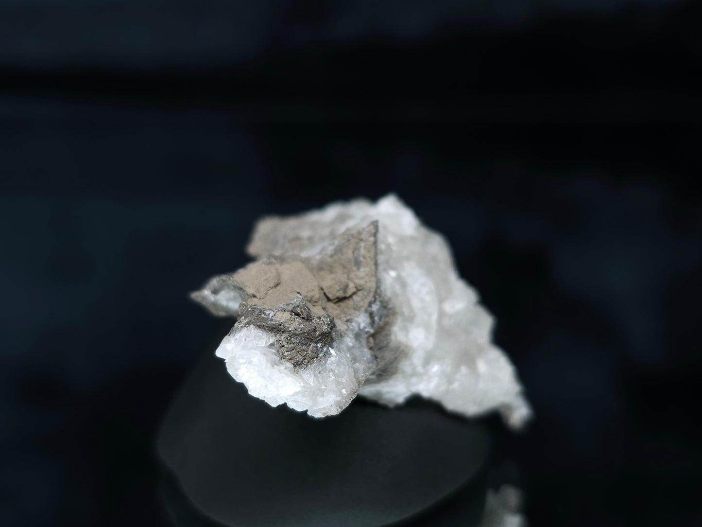 #33639  Super clear Nailhead Spar Calcite tiny cluster