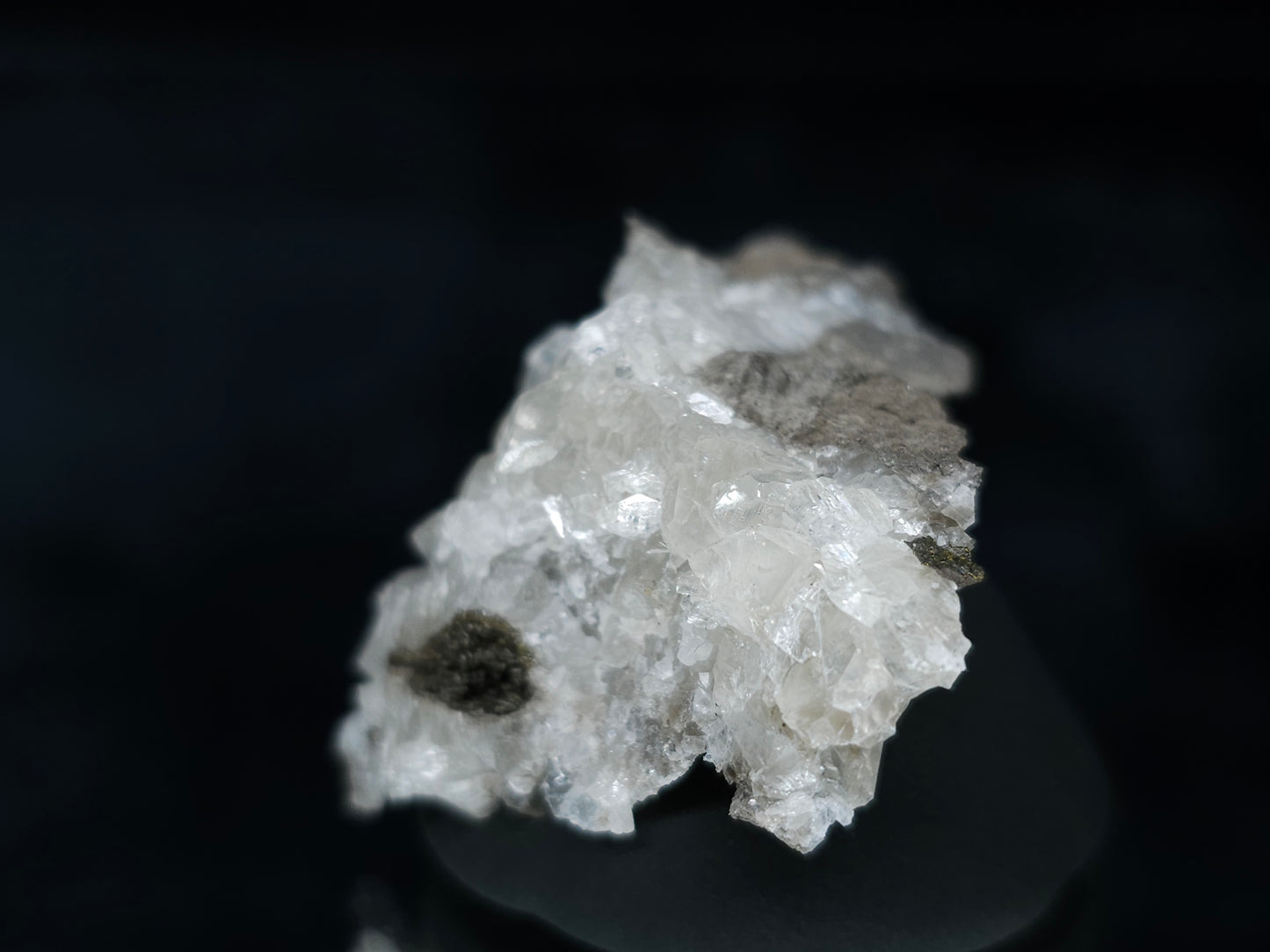 #33639  Super clear Nailhead Spar Calcite tiny cluster