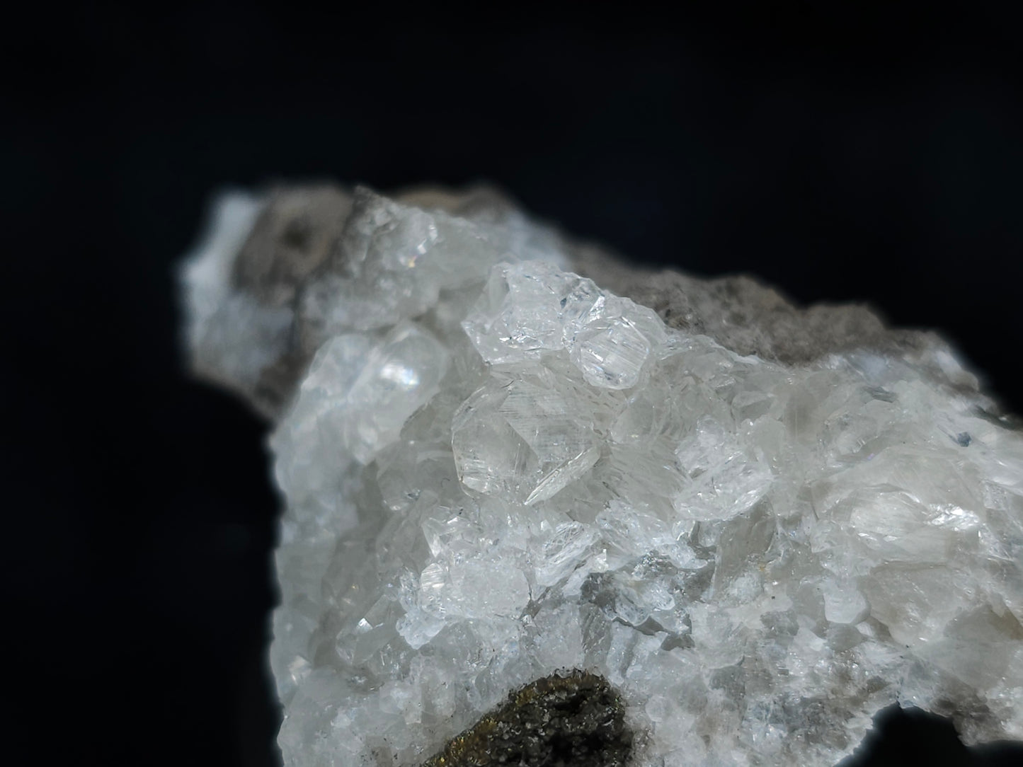 #33639  Super clear Nailhead Spar Calcite tiny cluster