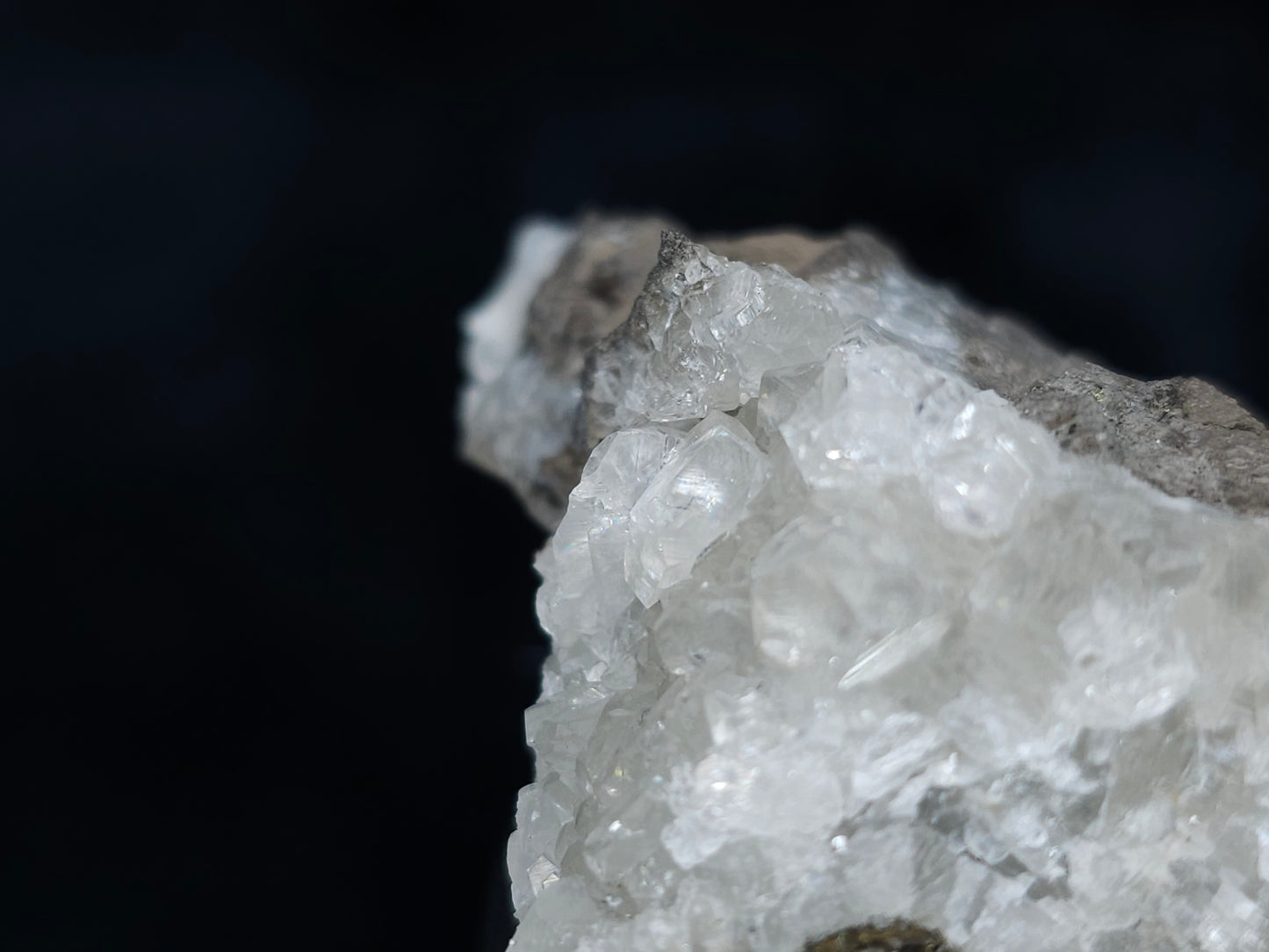 #33639  Super clear Nailhead Spar Calcite tiny cluster