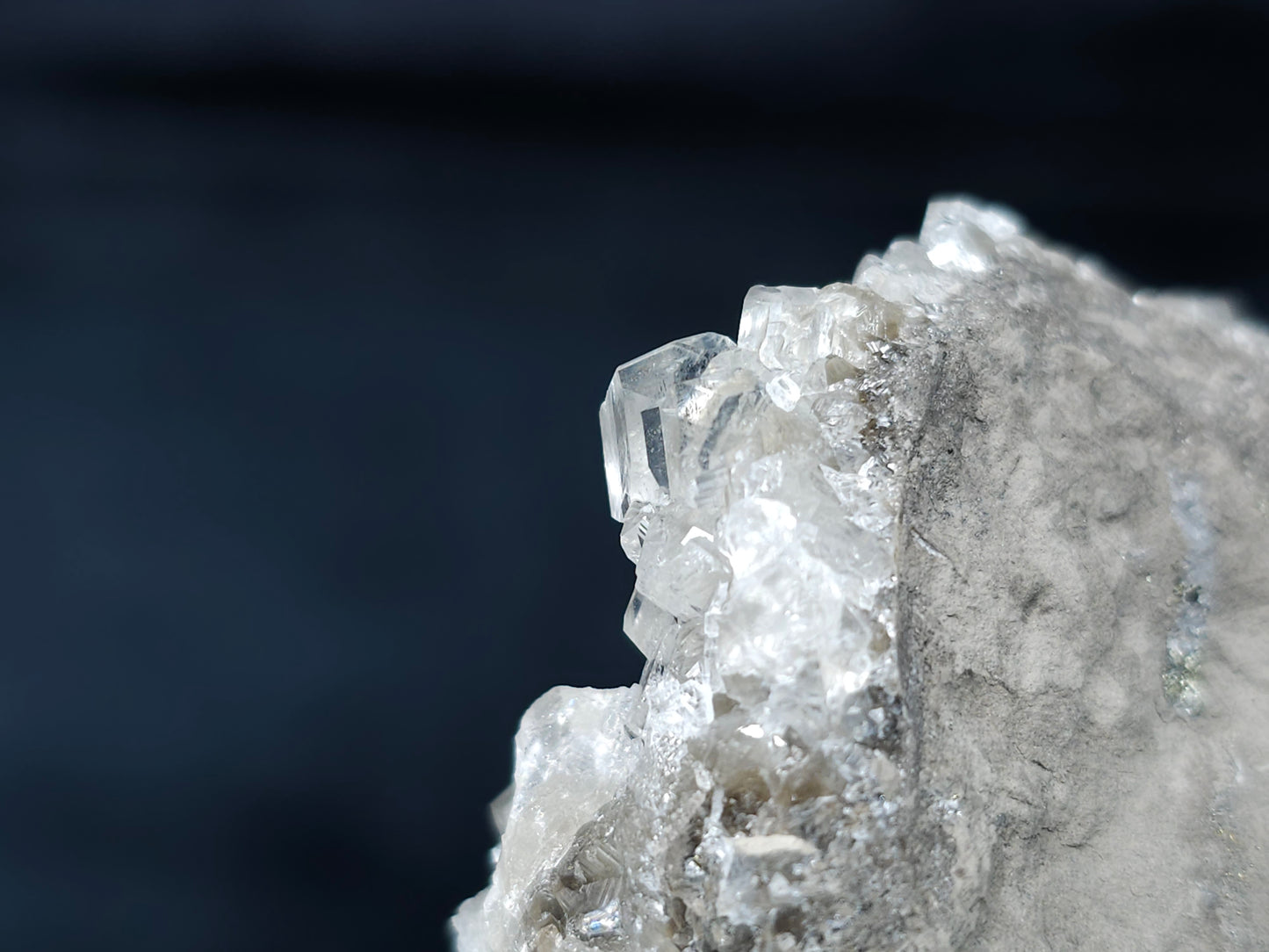 #33640 Super clear Nailhead Spar Calcite tiny cluster