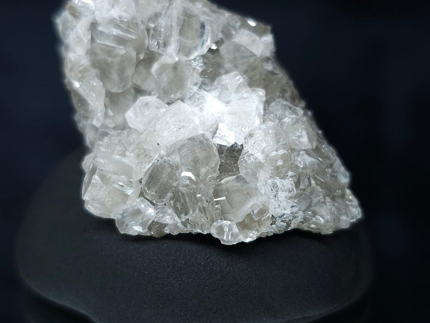#33640 Super clear Nailhead Spar Calcite tiny cluster