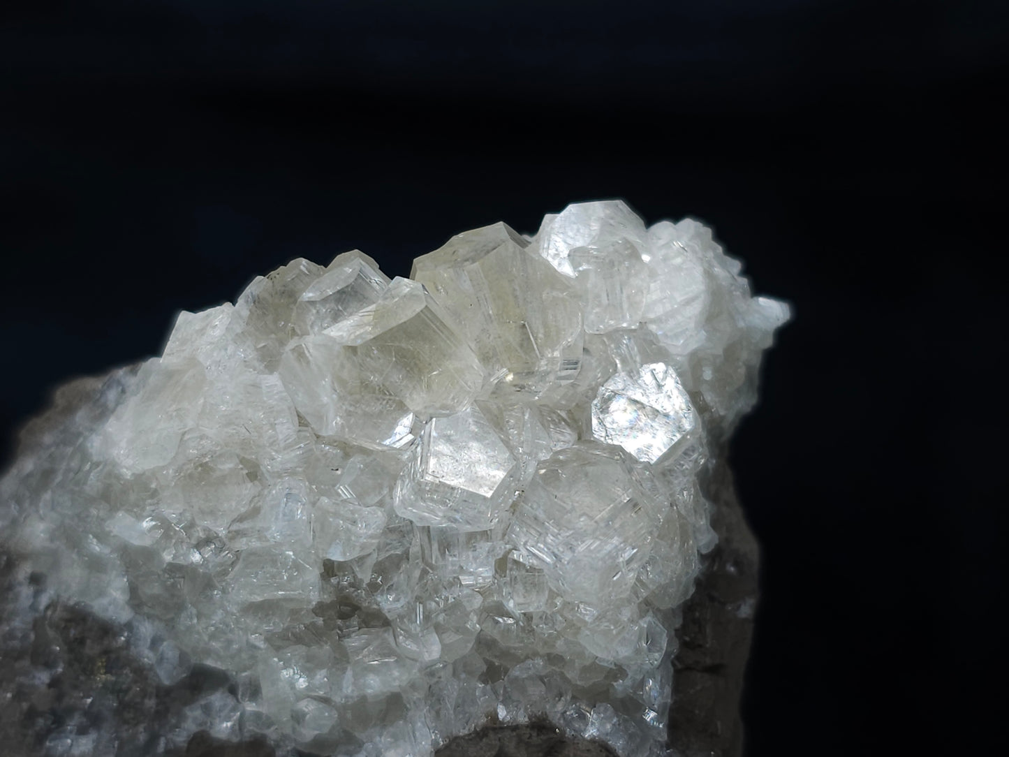 #33644 Super clear Nailhead Spar Calcite tiny cluster