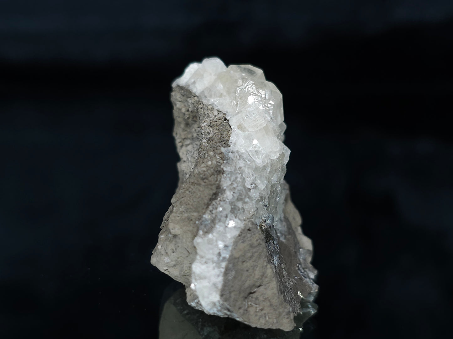 #33644 Super clear Nailhead Spar Calcite tiny cluster