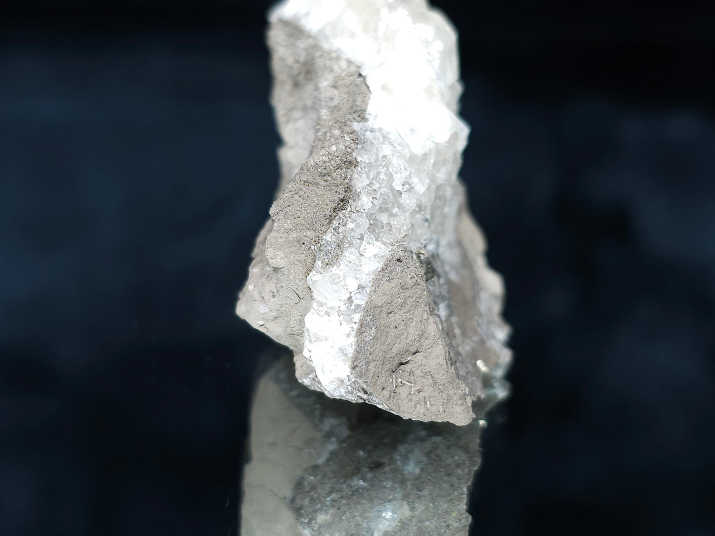 #33644 Super clear Nailhead Spar Calcite tiny cluster
