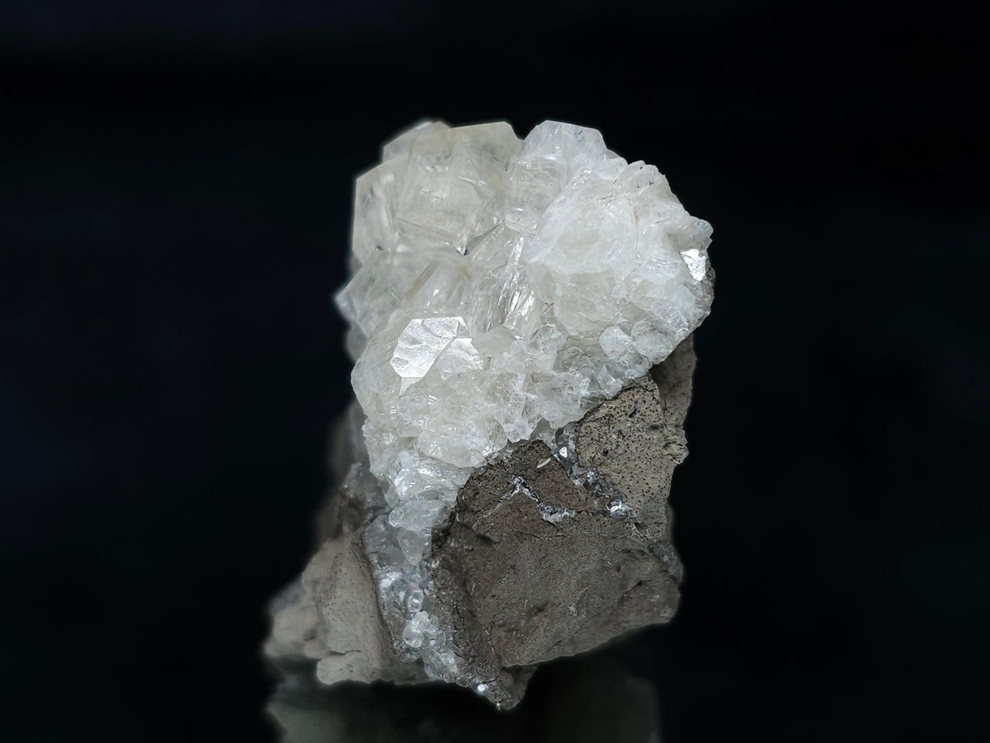 #33644 Super clear Nailhead Spar Calcite tiny cluster