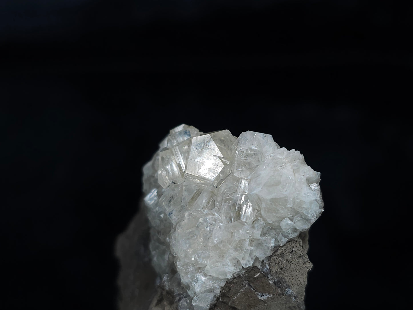 #33644 Super clear Nailhead Spar Calcite tiny cluster
