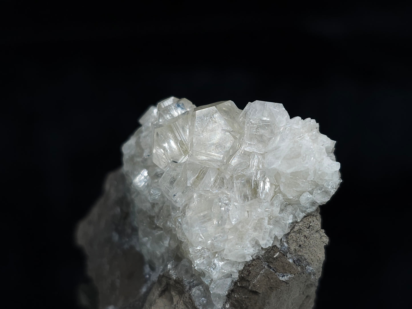 #33644 Super clear Nailhead Spar Calcite tiny cluster