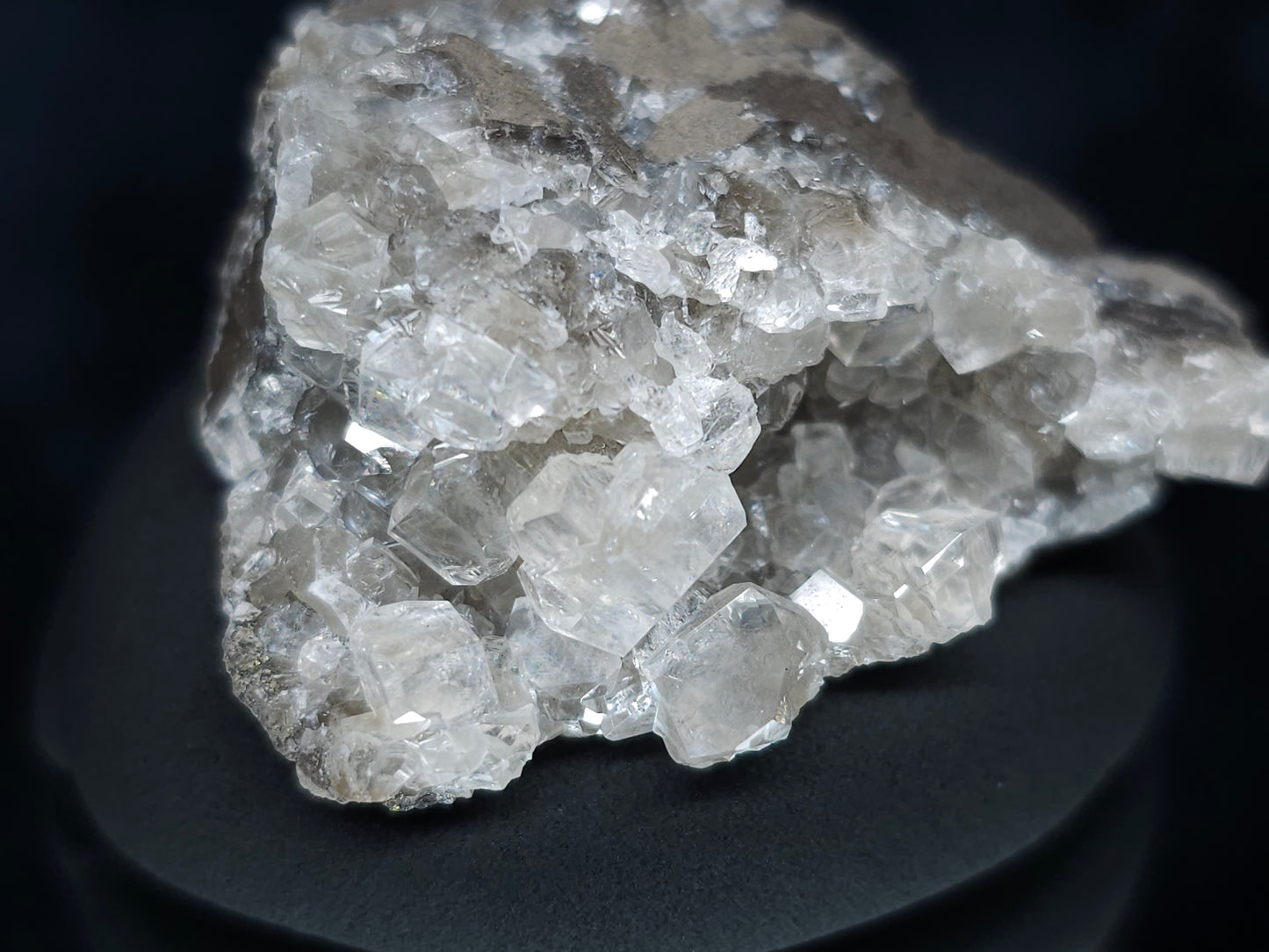 #33645  Super clear Nailhead Spar Calcite tiny geode