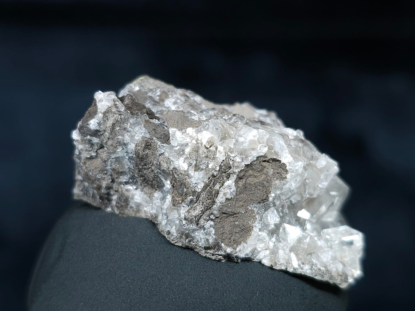 #33645  Super clear Nailhead Spar Calcite tiny geode