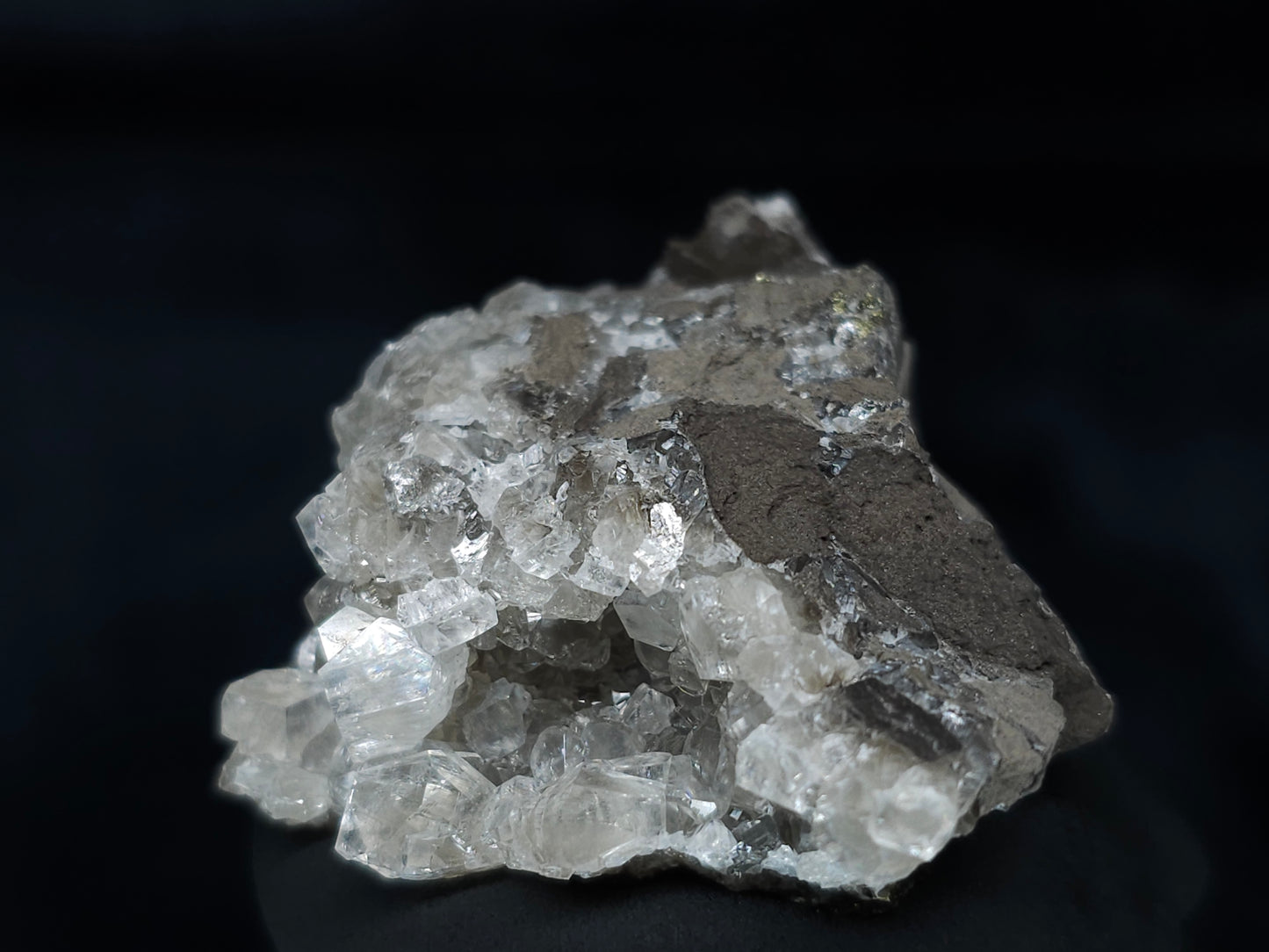 #33645  Super clear Nailhead Spar Calcite tiny geode