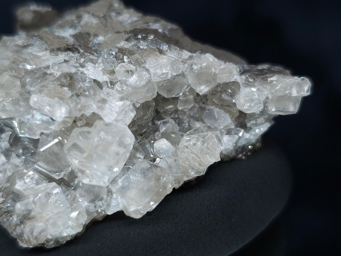 #33645  Super clear Nailhead Spar Calcite tiny geode