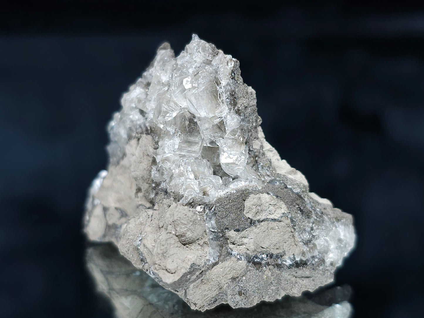 #33649 Super clear Nailhead Spar Calcite tiny cluster and Chalcopyrite ore and multiple small fossils in the matrix