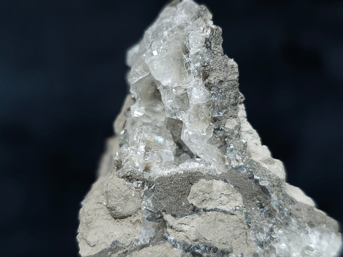 #33649 Super clear Nailhead Spar Calcite tiny cluster and Chalcopyrite ore and multiple small fossils in the matrix