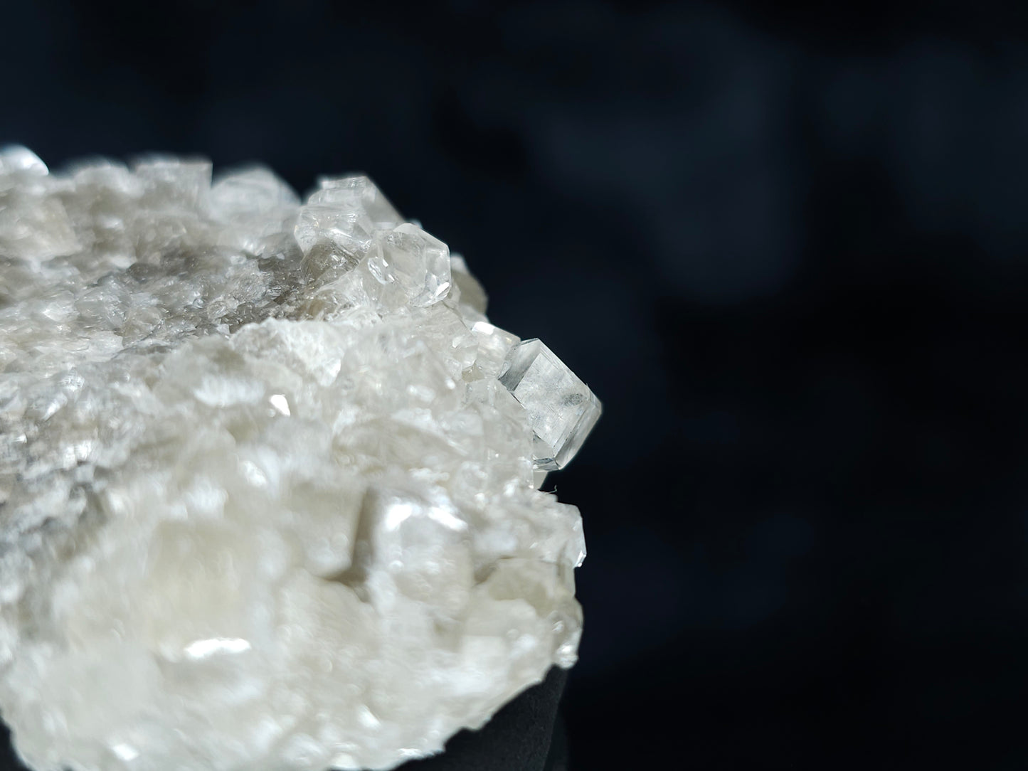 #33650 Super clear Nailhead Spar Calcite tiny cluster