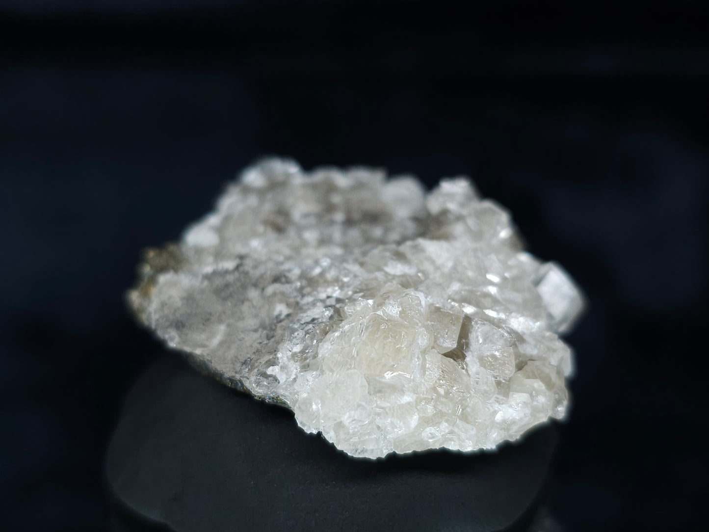#33650 Super clear Nailhead Spar Calcite tiny cluster