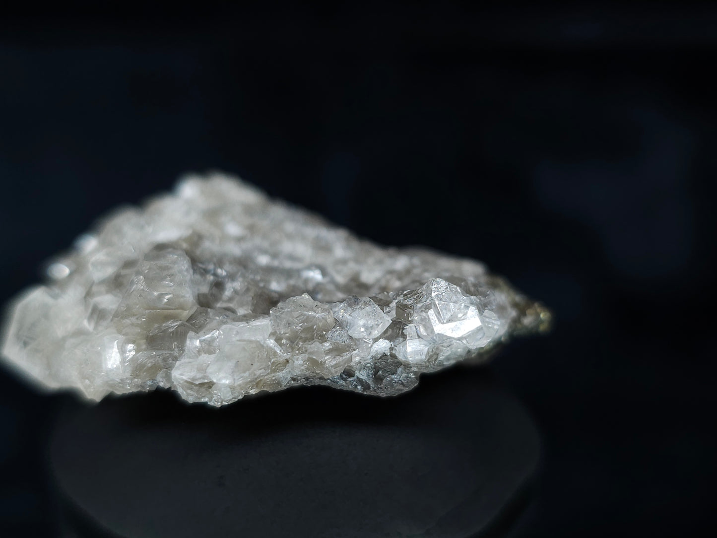 #33650 Super clear Nailhead Spar Calcite tiny cluster