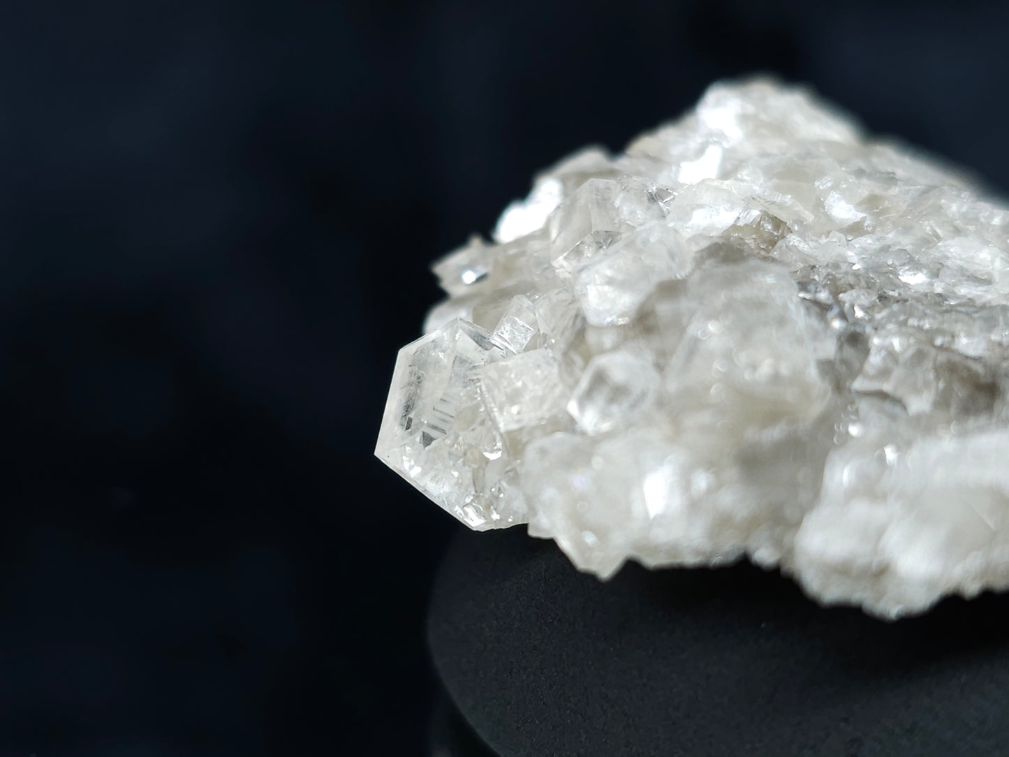#33650 Super clear Nailhead Spar Calcite tiny cluster