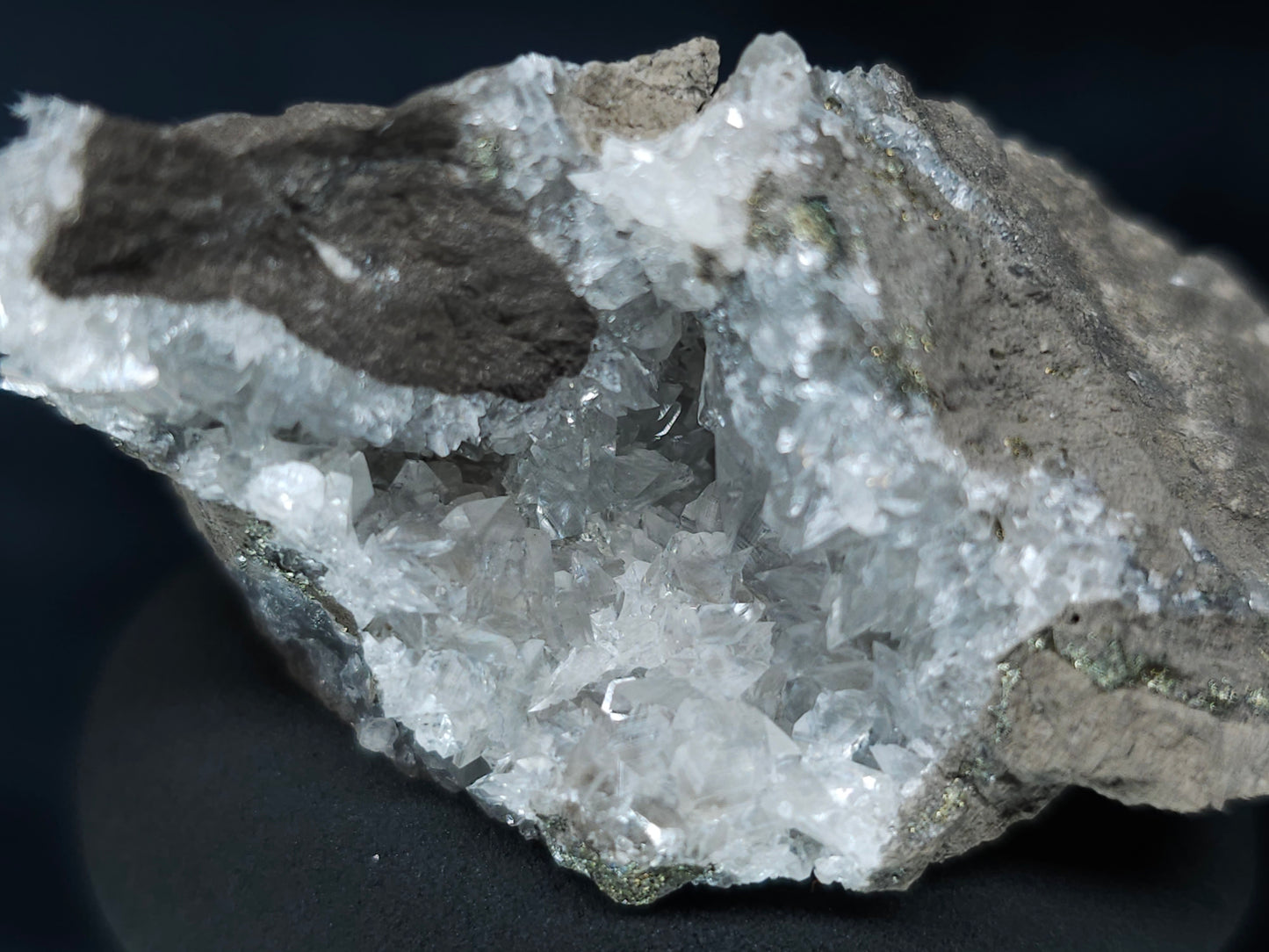 #33651 Super clear Nailhead Spar Calcite tiny cluster